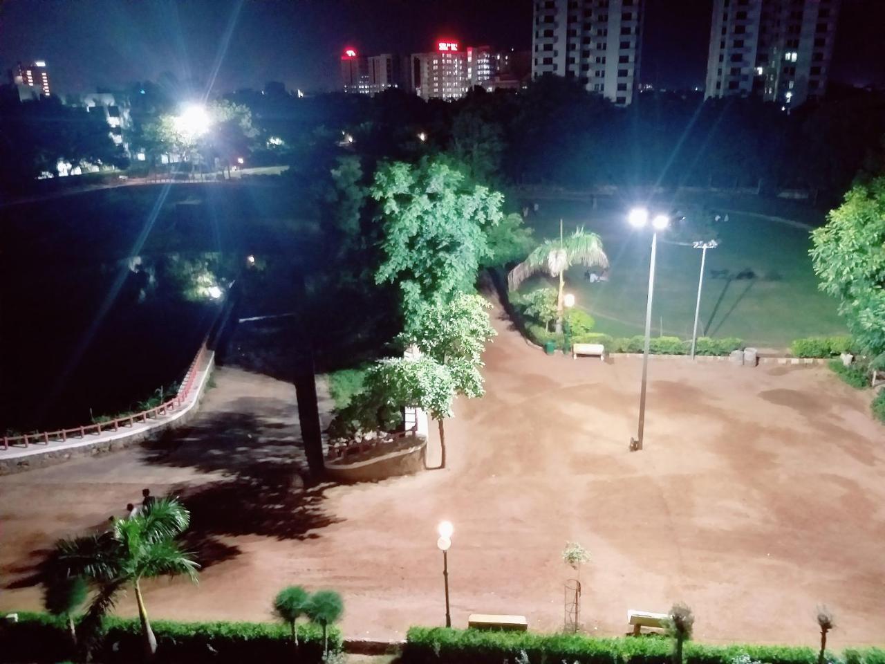 Oyo 26999 Hotel Sg アーメダバード エクステリア 写真