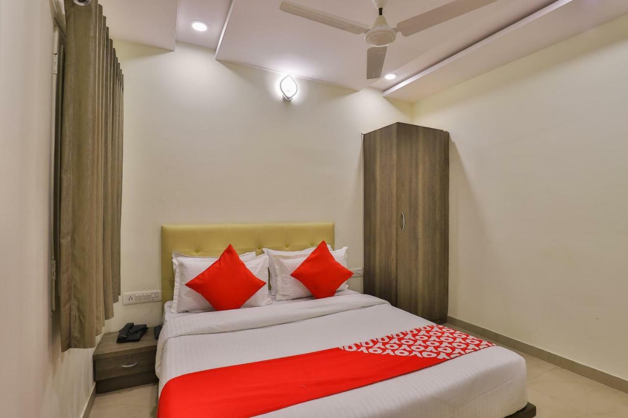Oyo 26999 Hotel Sg アーメダバード エクステリア 写真