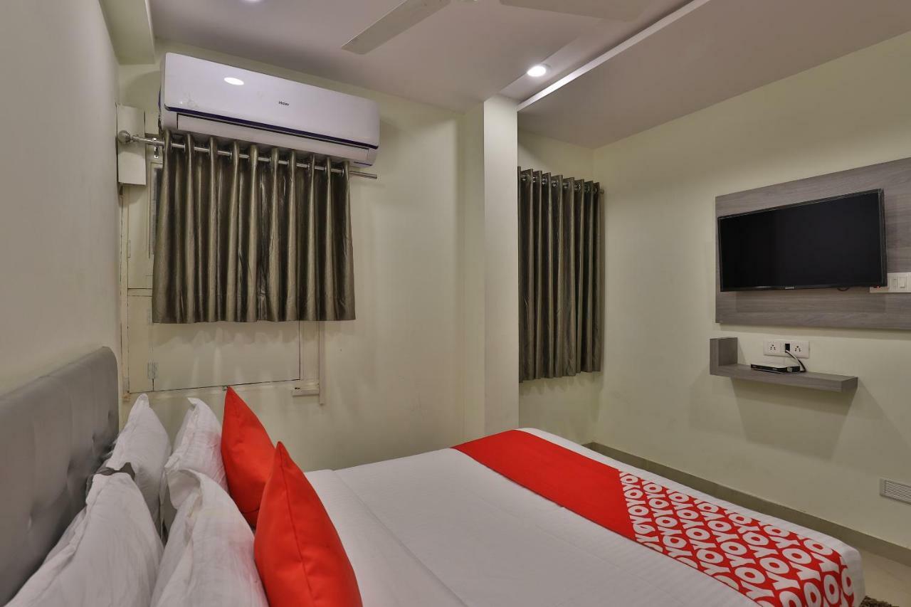 Oyo 26999 Hotel Sg アーメダバード エクステリア 写真